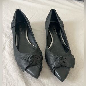 Black leather Women's  flat with Bow Detail